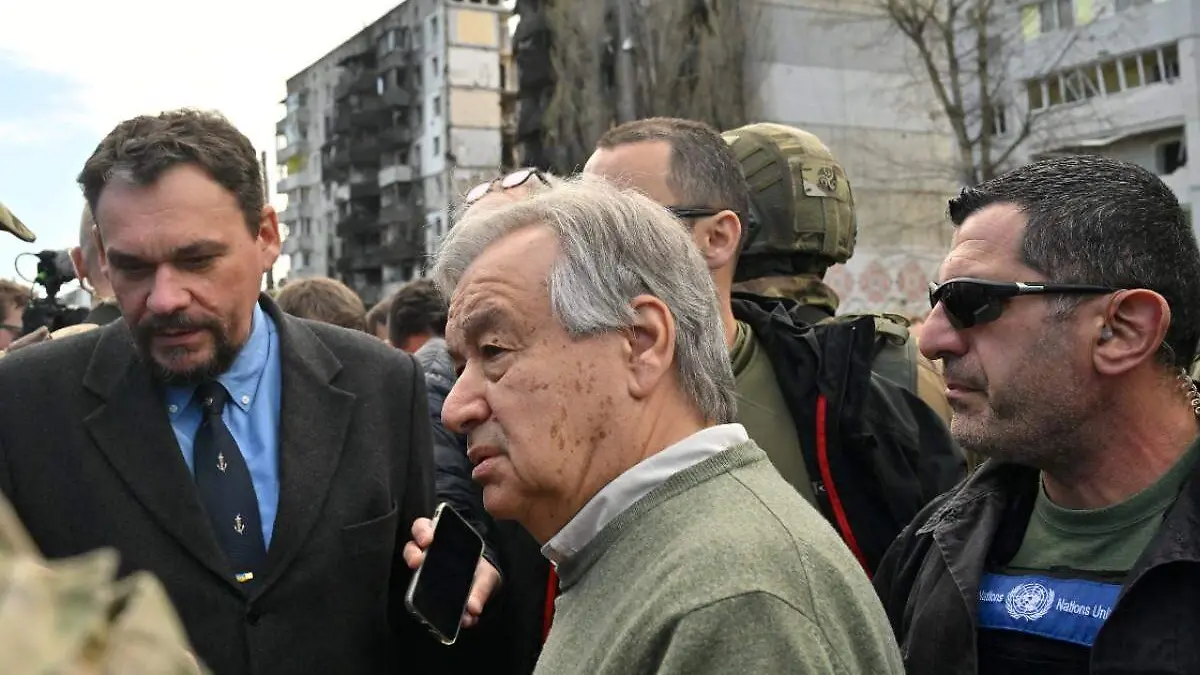 Guterres del a ONU visita la ciudad de Bucha en Ucrania